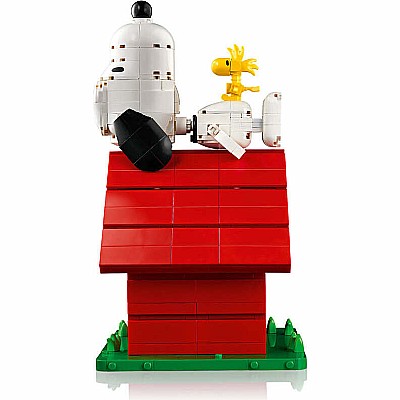 IDEAS Peanuts Snoopy's Doghouse