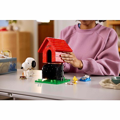 IDEAS Peanuts Snoopy's Doghouse