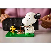 IDEAS Peanuts Snoopy's Doghouse
