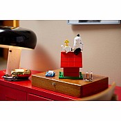 IDEAS Peanuts Snoopy's Doghouse