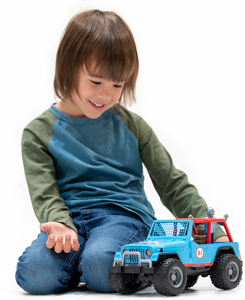 33108818 bruder Jeep Cross Country racer blau mit Rennf. 