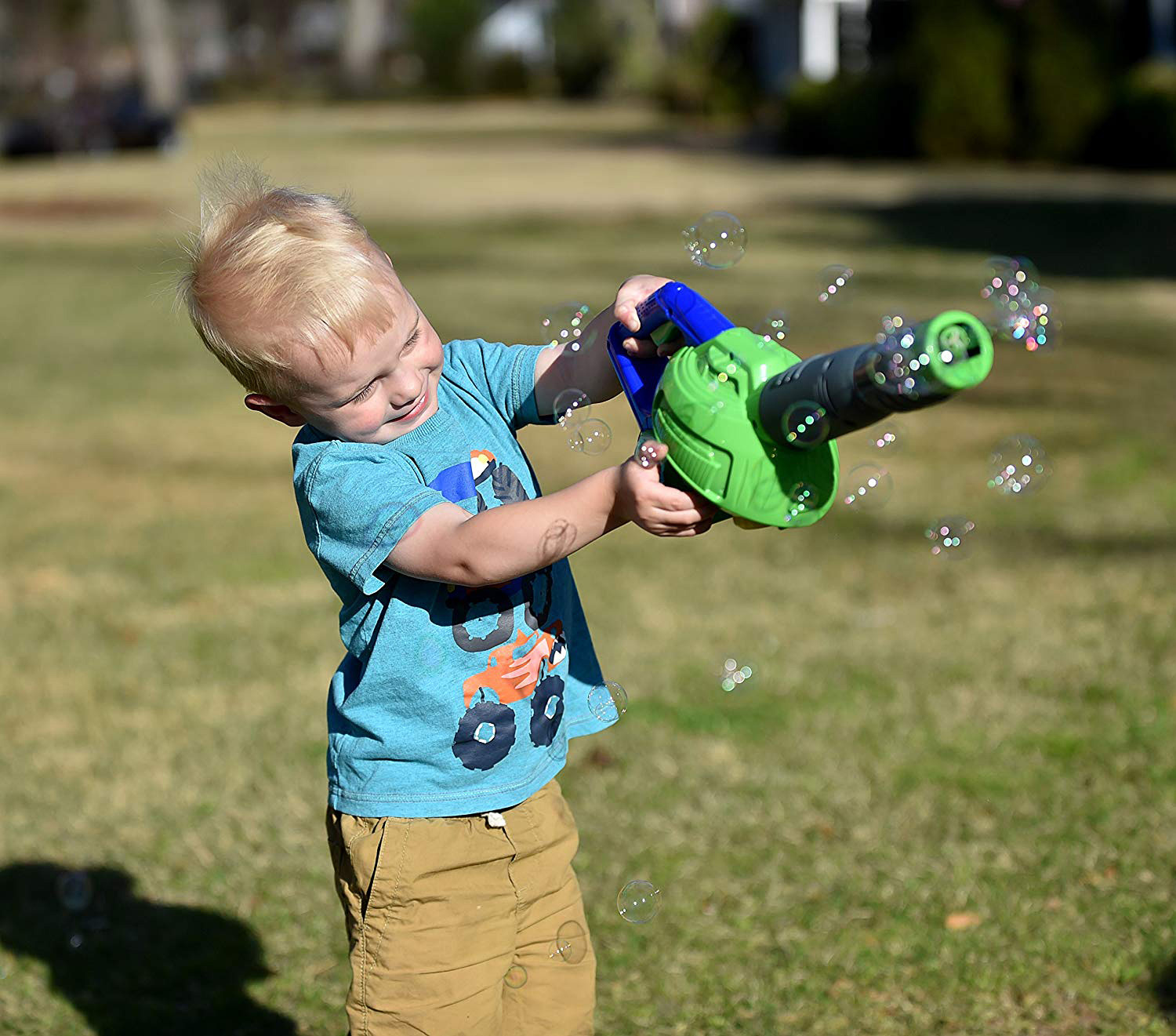 Maxx Bubbles! Motorized Bubble 'N' Fun Leaf Blower - Toys That Teach