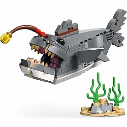 CREATOR 3 in 1 Fierce Shark with a Treasure Chest