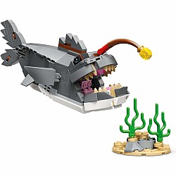 CREATOR 3 in 1 Fierce Shark with a Treasure Chest