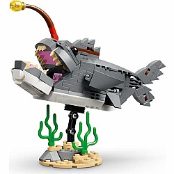 CREATOR 3 in 1 Fierce Shark with a Treasure Chest
