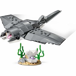 CREATOR 3 in 1 Fierce Shark with a Treasure Chest