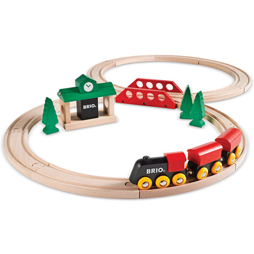 Brio World 33028 - Classic Figure 8 Set - 22 Piece Wood Toy Train Set with  Accessories and Wooden Tracks for Kids Age 2 and Up