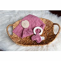 Lion Comforter In Dusty Pink Muslin With Natural Rubber Teether