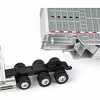 Freightliner 1:32 Scale 122SD Semi with Cattle Trailer and 8 Toy Cows